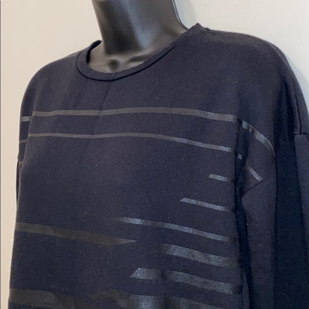 Women’s Fabletics Black Snowshoe Sweatshirt - Picture 4 of 8